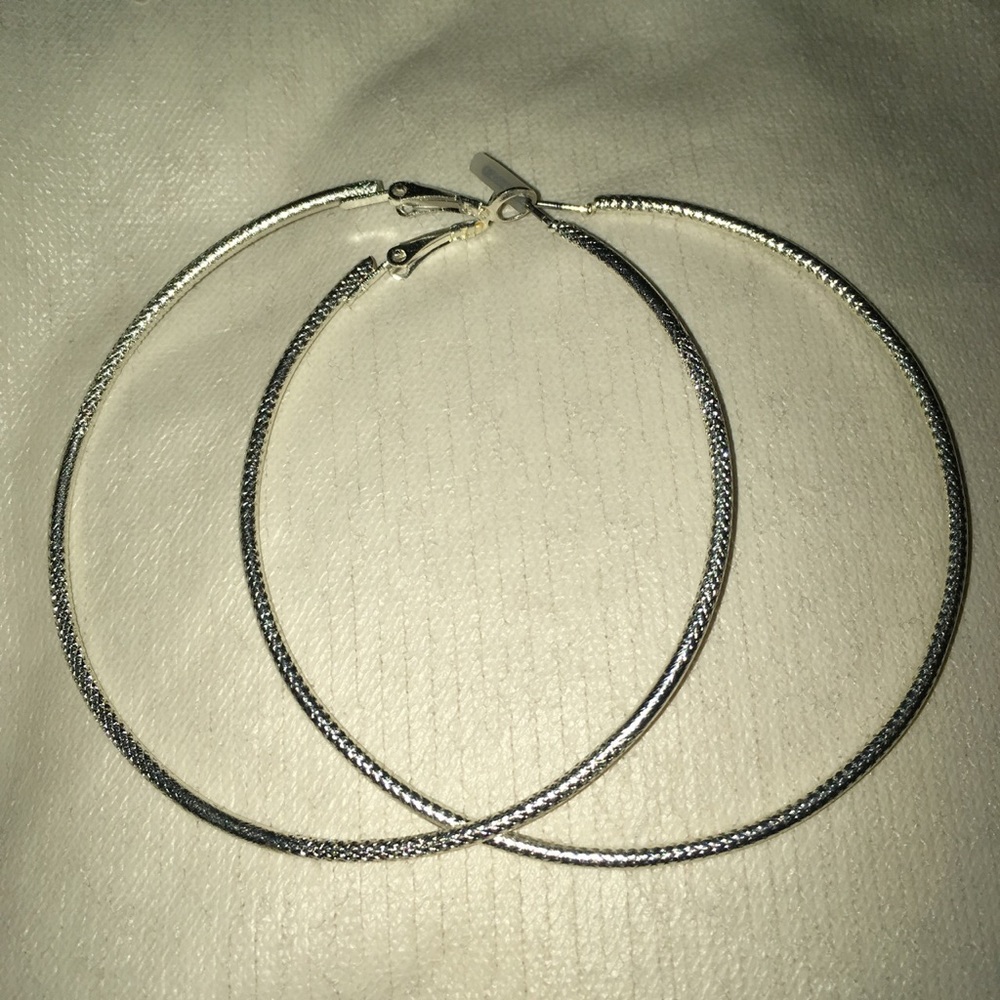 2 pairs of silver medium sized earrings